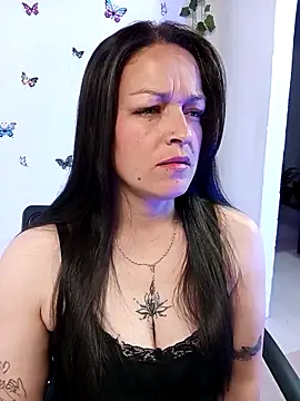 Snapshot of Isa_bluee chatting on April 3, 2026, 12:39 am Isa bluee online show from April 3, 2026, 12:39 am