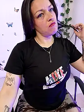 Snapshot of Isa_bluee chatting on April 12, 2026, 5:16 pm Isa bluee online show from April 12, 2026, 5:16 pm