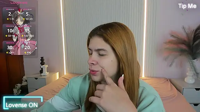 AliceHill8 online show from April 19, 2026, 11:44 am