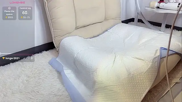 nicole-0329 online show from April 10, 2026, 6:15 pm