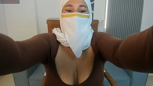 Snapshot of Thalia_hala chatting on April 18, 2026, 5:48 pm Thalia hala online show from April 18, 2026, 5:48 pm