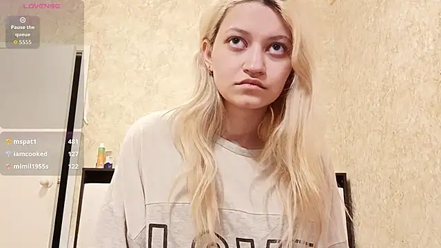 Snapshot of KateRiverr chatting on April 11, 2026, 6:11 pm KateRiverr online show from April 11, 2026, 6:11 pm