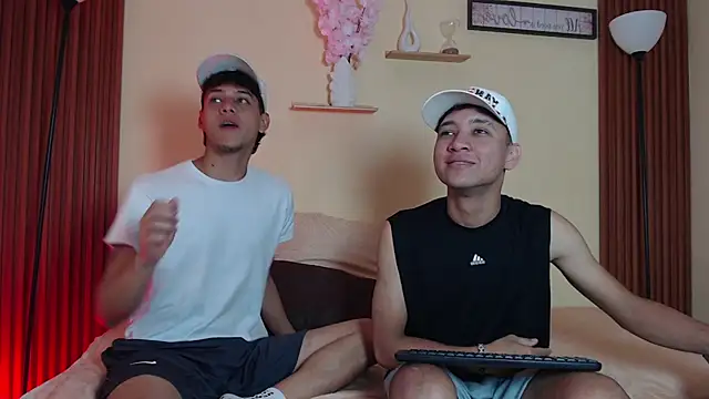 TwoHotTrouble  online show from April 7, 2026, 9:27 pm