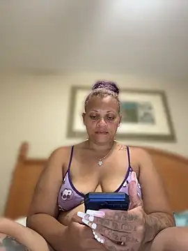 SHY QUINN online show from May 28, 2026, 2:34 pm