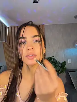 EmmaVonn online show from May 4, 2026, 7:39 pm