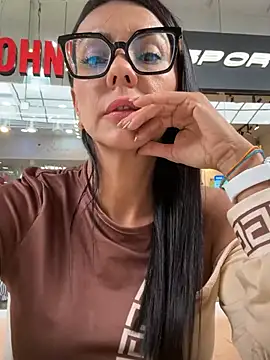 Snapshot of SofiParma chatting on May 30, 2026, 7:19 pm SofiParma online show from May 30, 2026, 7:19 pm