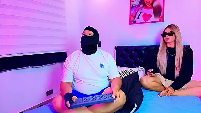 BrittXDante online show from April 18, 2026, 5:43 am