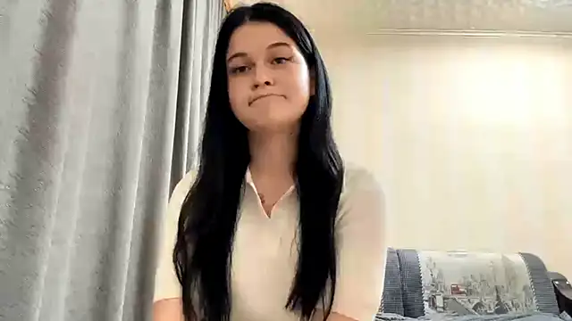 Snapshot of BellaLuxury chatting on April 13, 2026, 3:27 pm BellaLuxury online show from April 13, 2026, 3:27 pm