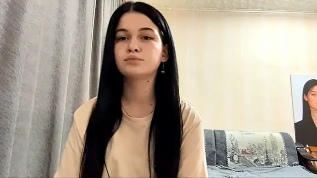 Snapshot of BellaLuxury chatting on April 15, 2026, 3:05 pm BellaLuxury online show from April 15, 2026, 3:05 pm