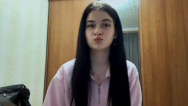 Snapshot of BellaLuxury chatting on April 7, 2026, 3:03 pm BellaLuxury online show from April 7, 2026, 3:03 pm