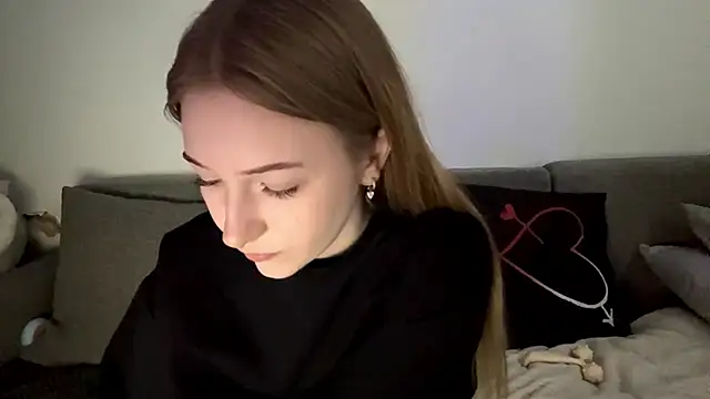 Snapshot of KatrineDrea chatting on April 20, 2026, 3:13 pm KatrineDrea online show from April 20, 2026, 3:13 pm