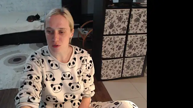 Snapshot of Sweet_hot_shrmp chatting on June 1, 2026, 2:01 am Sweet hot shrmp online show from June 1, 2026, 2:01 am