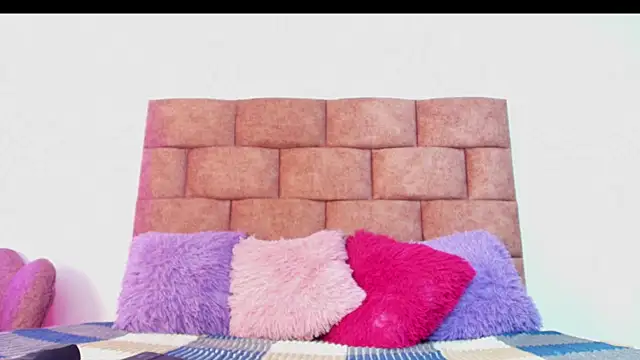 Emily Gross online show from April 17, 2026, 2:31 pm