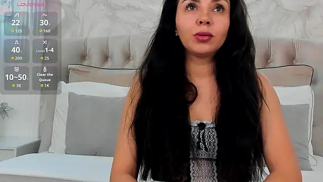 MonicaRamoss online show from April 17, 2026, 3:04 pm