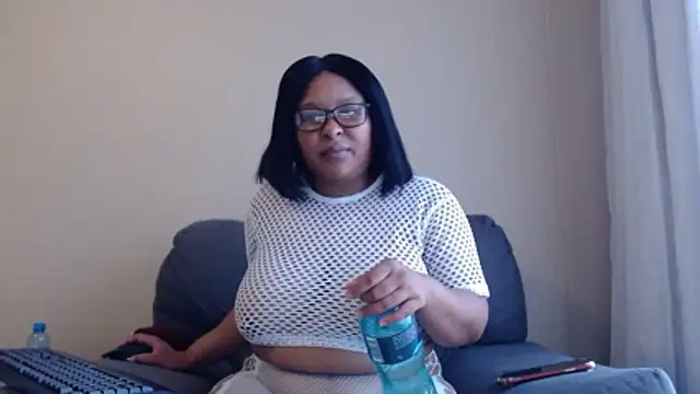 Snapshot of xxZoeyx chatting on January 18, 2026, 4:16 am xxZoeyx online show from January 18, 2026, 4:16 am