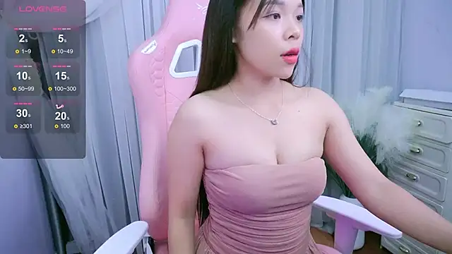 Lu Ly22 online show from May 17, 2026, 2:39 pm