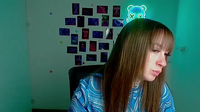 Snapshot of Tiffani_Angel chatting on April 15, 2026, 5:35 am Tiffani Angel online show from April 15, 2026, 5:35 am