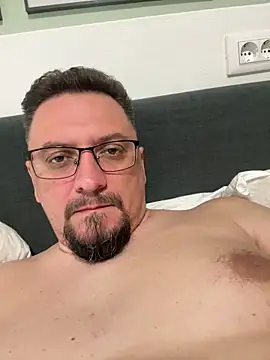19cmSlave online show from June 12, 2026, 7:33 pm