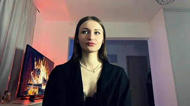 HallieHollo online show from April 5, 2026, 8:04 pm