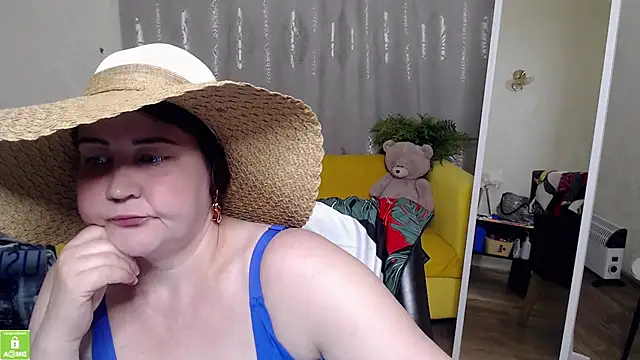 QUEEN02030 online show from May 29, 2026, 12:11 pm