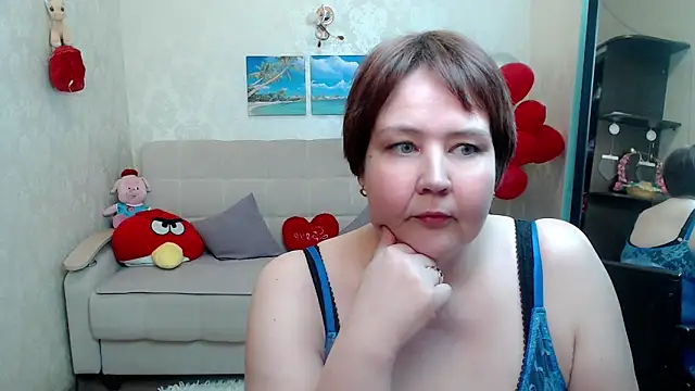 QUEEN02030 online show from April 15, 2026, 9:48 am