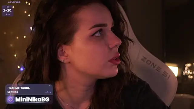  MiniNika  online show from April 18, 2026, 7:07 pm