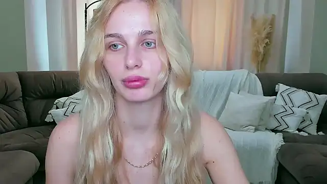 blonde  flirt online show from April 8, 2026, 6:04 am