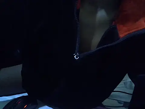 Snapshot of LUROBI chatting on April 15, 2026, 7:07 pm LUROBI online show from April 15, 2026, 7:07 pm