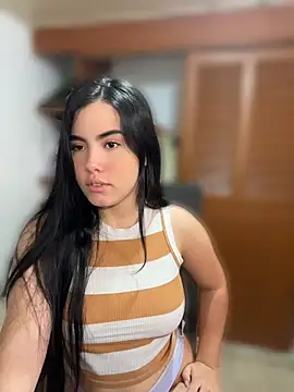 Flacalatina online show from April 14, 2026, 11:48 am