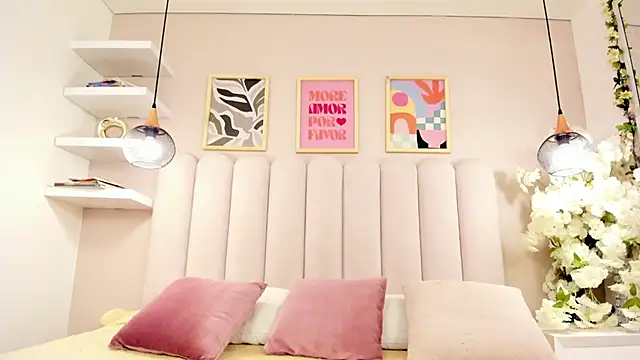 Lia  Harper online show from April 7, 2026, 12:18 pm