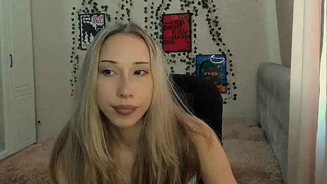 Snapshot of Emmarayder chatting on July 27, 2026, 12:56 pm Emmarayder online show from July 27, 2026, 12:56 pm