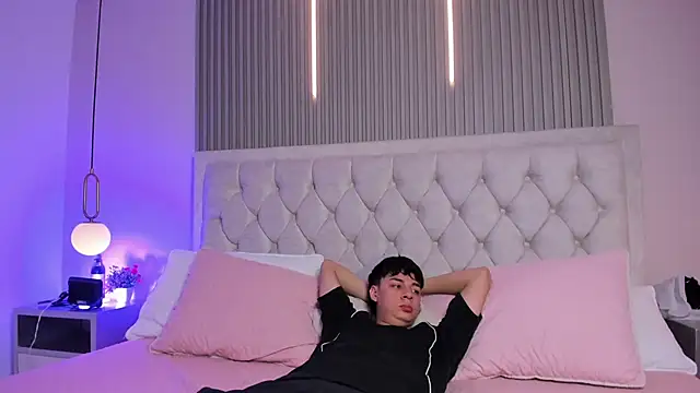 andy may18 online show from April 13, 2026, 1:37 pm