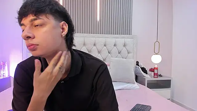 andy may18 online show from April 11, 2026, 1:37 pm