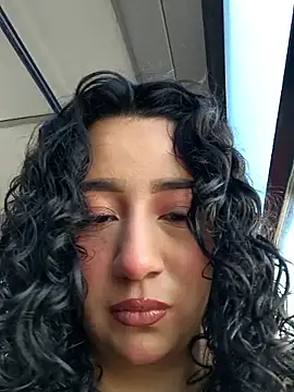 bella swwan  online show from April 4, 2026, 1:06 pm