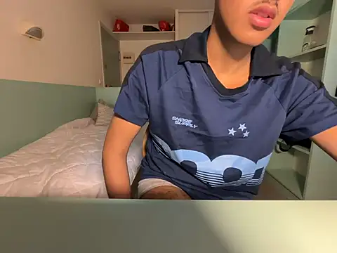 Snapshot of Rebeu_77 chatting on July 15, 2026, 4:47 pm Rebeu 77 online show from July 15, 2026, 4:47 pm