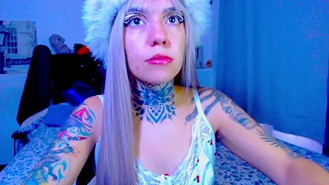 LannieGonzales online show from May 23, 2026, 1:43 pm