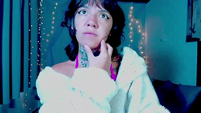 LannieGonzales online show from April 7, 2026, 12:07 pm