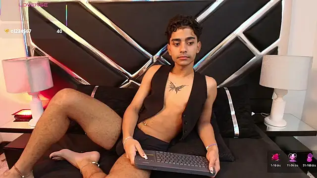 Snapshot of MiikeOthon chatting on April 13, 2026, 4:27 am MiikeOthon online show from April 13, 2026, 4:27 am