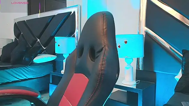 Snapshot of MiikeOthon chatting on April 5, 2026, 4:30 am MiikeOthon online show from April 5, 2026, 4:30 am