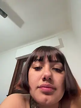 Abrildqquino online show from May 15, 2026, 11:36 pm