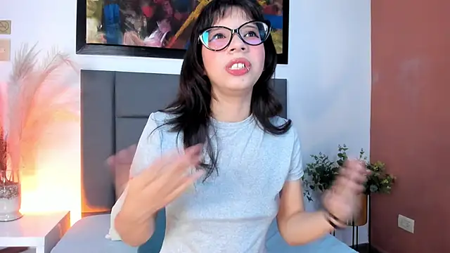 Snapshot of AliceThompsonn_ chatting on April 10, 2026, 6:04 pm AliceThompsonn online show from April 10, 2026, 6:04 pm