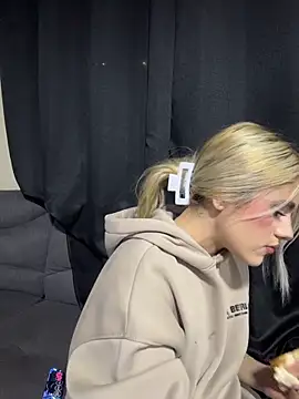 Lia fire online show from April 13, 2026, 2:59 am