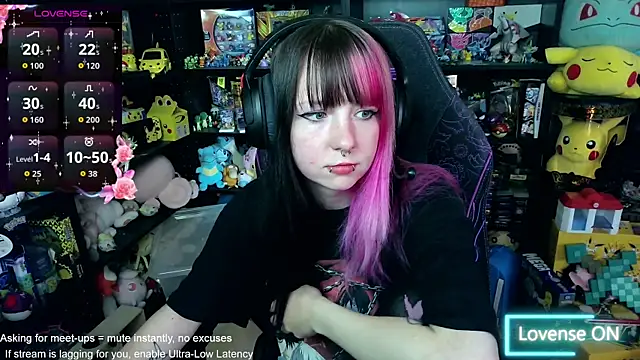 Snapshot of CutieTracer chatting on June 10, 2026, 4:08 pm CutieTracer online show from June 10, 2026, 4:08 pm