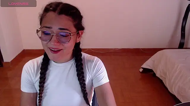 FreyaRouge online show from April 20, 2026, 3:35 pm