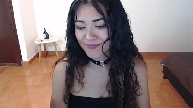 FreyaRouge online show from May 22, 2026, 7:01 pm
