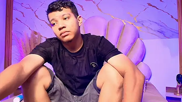 Miaa Hero online show from April 14, 2026, 7:41 pm