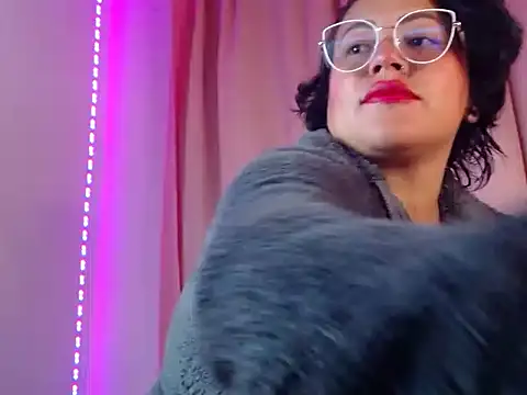 vibeSex1 online show from April 17, 2026, 7:28 pm