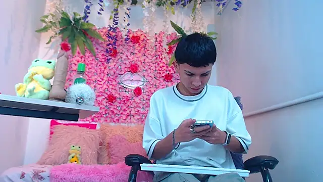 Snapshot of Thiagorincon22 chatting on April 3, 2026, 6:25 pm Thiagorincon22 online show from April 3, 2026, 6:25 pm