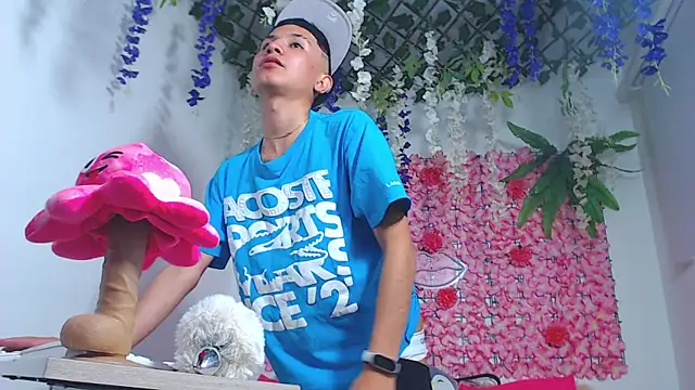 Snapshot of Thiagorincon22 chatting on April 10, 2026, 7:43 pm Thiagorincon22 online show from April 10, 2026, 7:43 pm