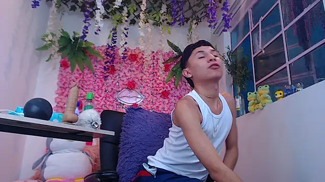 Snapshot of Thiagorincon22 chatting on April 6, 2026, 10:55 pm Thiagorincon22 online show from April 6, 2026, 10:55 pm